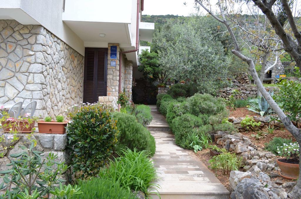 Apartments Palma & Pino Cres Esterno foto